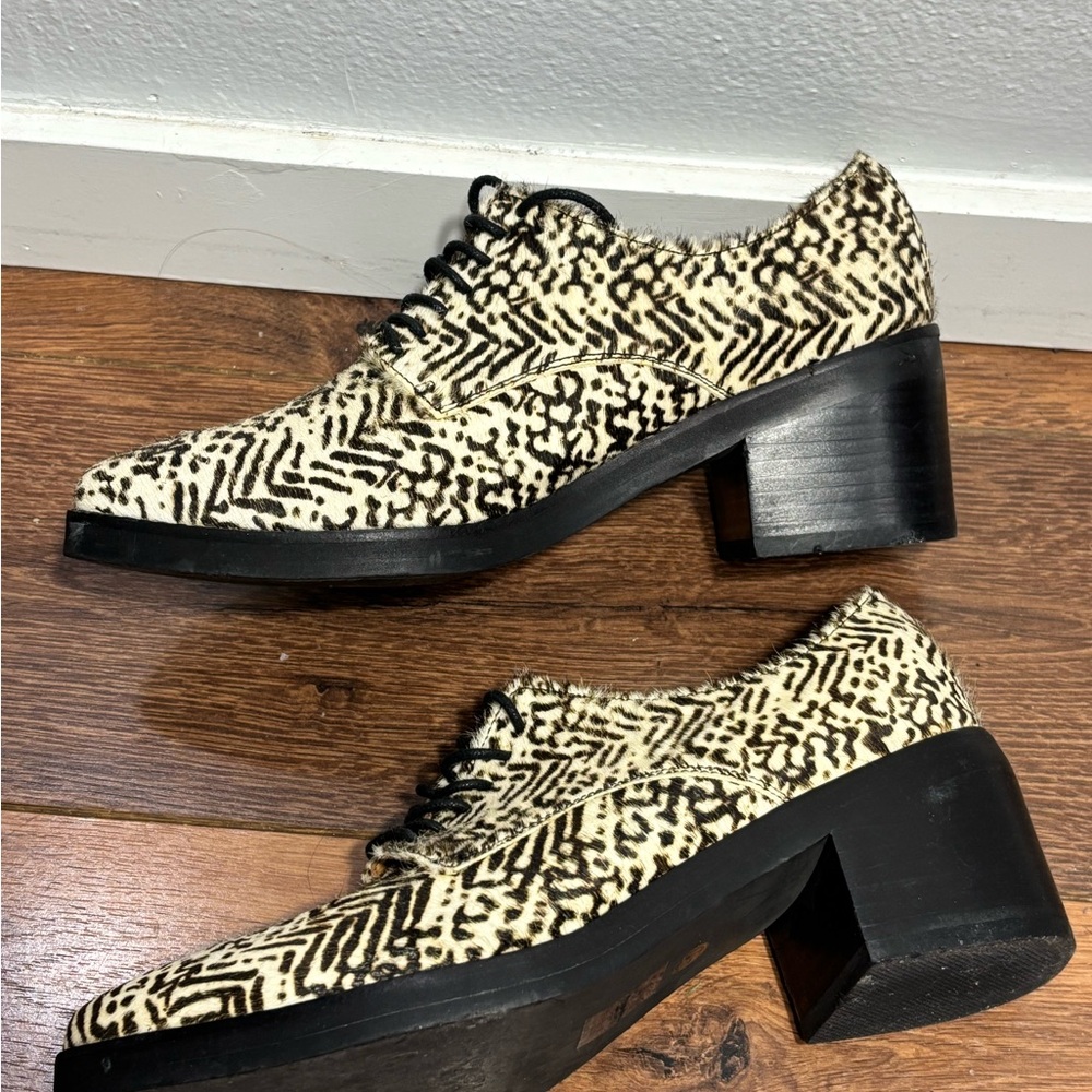 Jeffrey Campbell Black and Cream Patterned Pointed Oxford Shoes - Picture 5 of 8